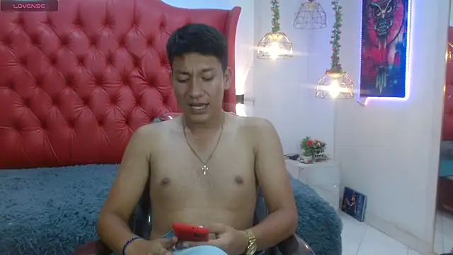 DominantBoy4 live sex cam