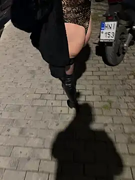 HOTLadyluna live sex cam