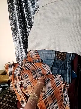 Webcam Model (RooseWater)  is live.Free join now!