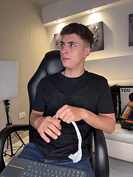 adrianrinaldi (M twink) - undress for me Adrian