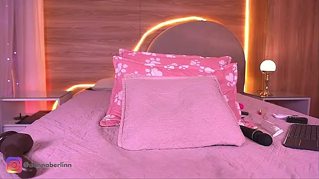 danna_berlin_ - Danna_berlin_'s free webcam - UK Sex Cams