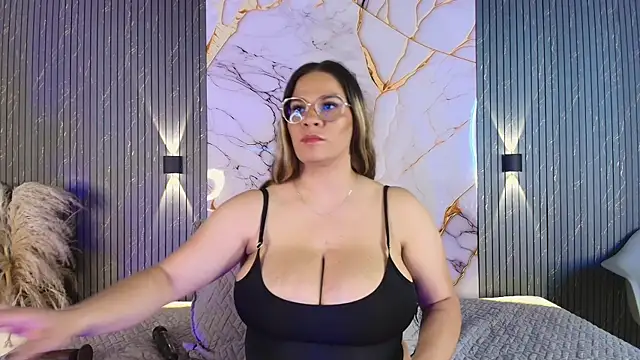 big_tits_in_your_face webcam