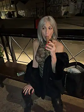 HOTLadyluna live sex cam