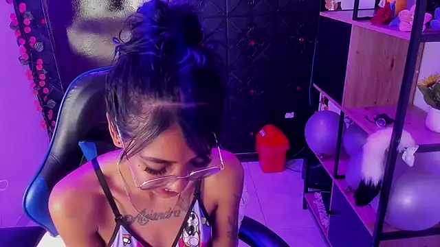 karlaslutskinny__ - KarlaSlutSkinny__'s free webcam - UK Sex Cams