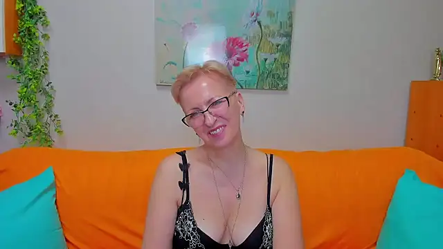 iamyourdream89 - Iamyourdream89's free webcam - UK Sex Cams