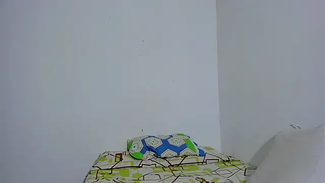 naive_natty10 - Naive_natty10's free webcam - UK Sex Cams