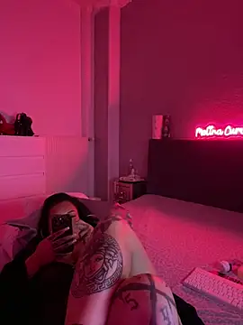 _MelinaCurves_ webcam