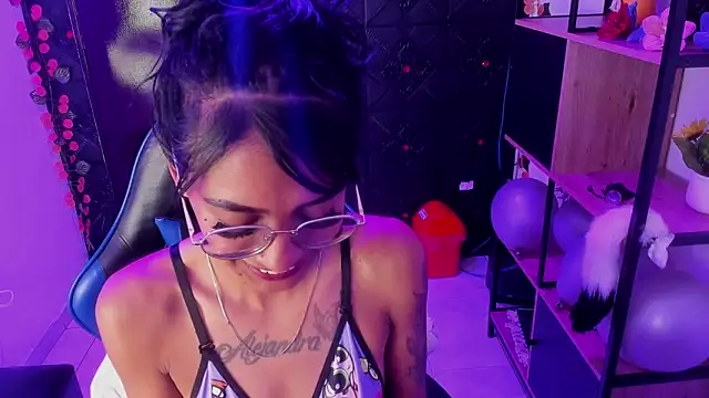 karlaslutskinny__ - KarlaSlutSkinny__'s free webcam - UK Sex Cams