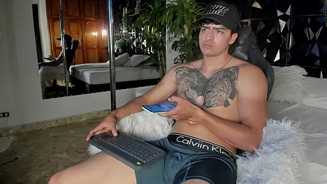 elliot_colton (M twink) - look how I get my milk and eat it