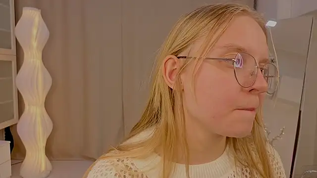 alicacohill (F teen) - I’ll squeeze my breasts with my hands un