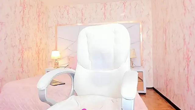 Emily_Whinfre webcam