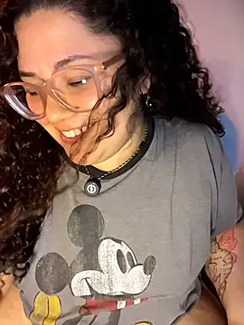 Webcam Model (VanesssaMilf_)  is live.Free join now!