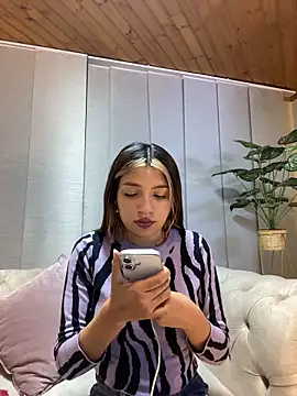 Isabella18_pink webcam