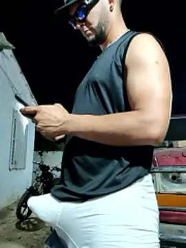 pighighdirty_p0 - PIGHIGHDIRTY_p0's free webcam - UK Sex Cams