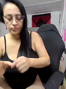 Webcam Model (Ameliarizo)  is live.Free join now!