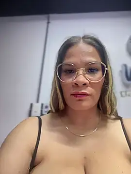 big_tits_in_your_face webcam