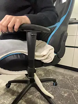 CurlyLara live sex cam