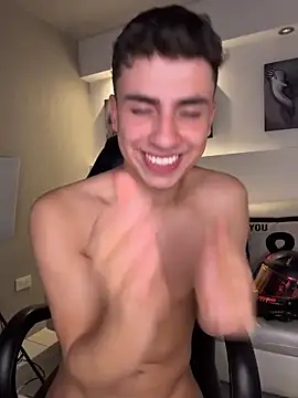 AdrianRinaldi's live cam