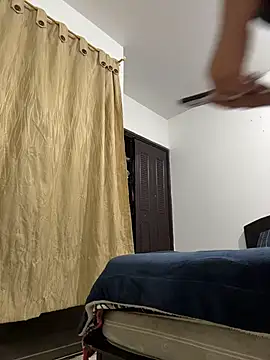 Amelie-RedHoney webcam