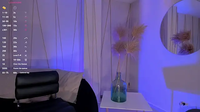 LizzHamilton__ webcam