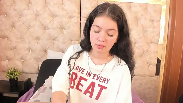 lilimini032 - Lilimini032's free webcam - UK Sex Cams