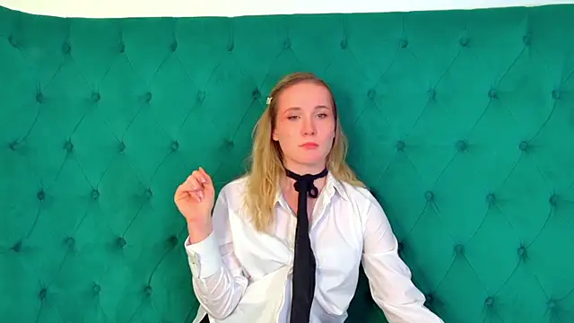 elaravoltage - ElaraVoltage's free webcam - UK Sex Cams