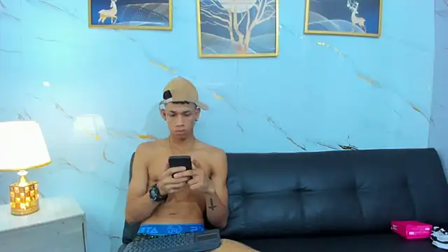 little_nicoll - Little_nicoll's free webcam - UK Sex Cams