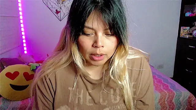 elliemoonx - EllieMoonX's free webcam - UK Sex Cams