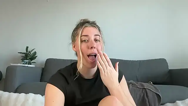 Aussielulu's live cam