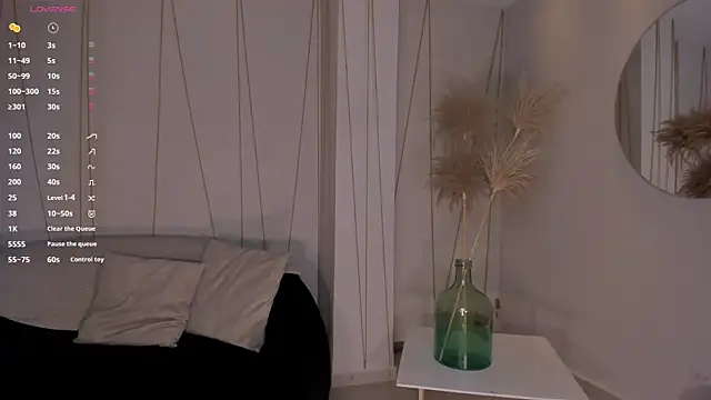 LizzHamilton__ webcam