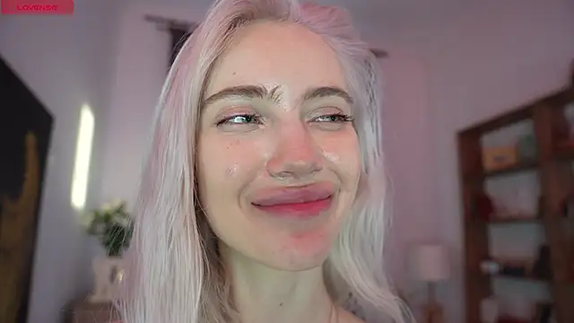 KristalCrowner webcam