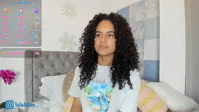 Islaa_Bluee webcam