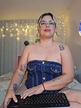 Juliietha_servas webcam