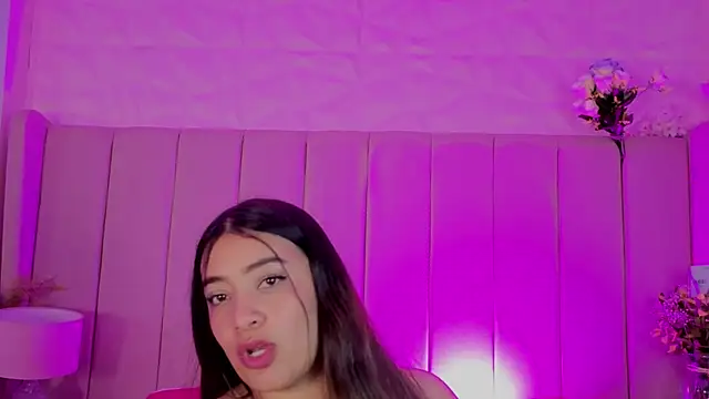 mollybigboobs12 - MollyBigBoobs12's free webcam - UK Sex Cams