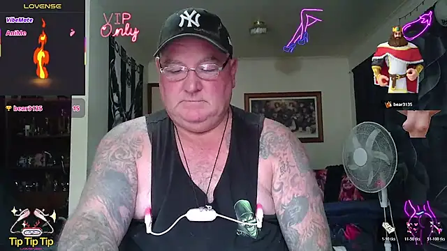 KINKYBLUEYES69 live sex cam