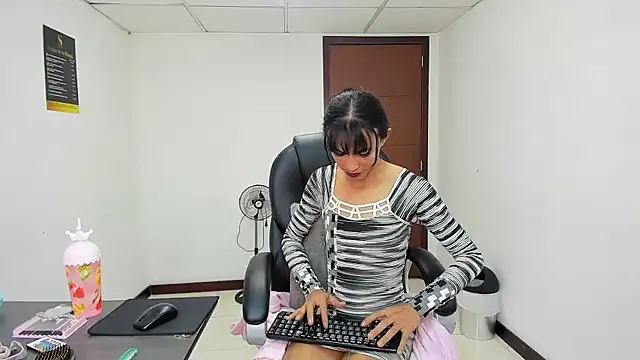 Aisha_hotts777 webcam