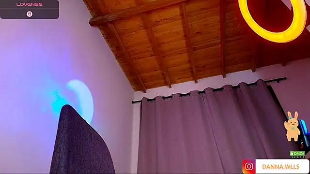 dannawells (F milf) - Fingerin tease in pussy