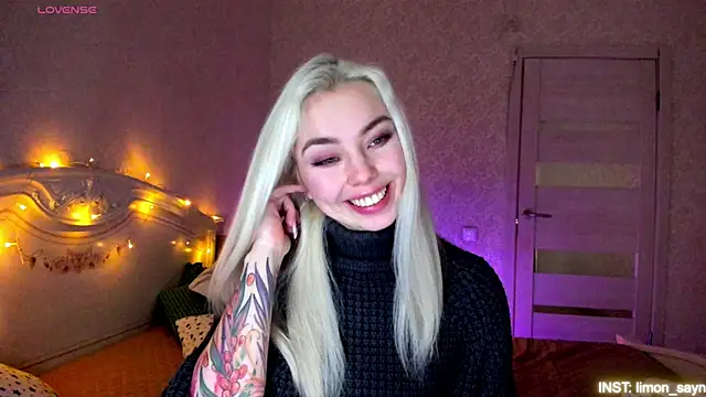 LillyMoure_ webcam