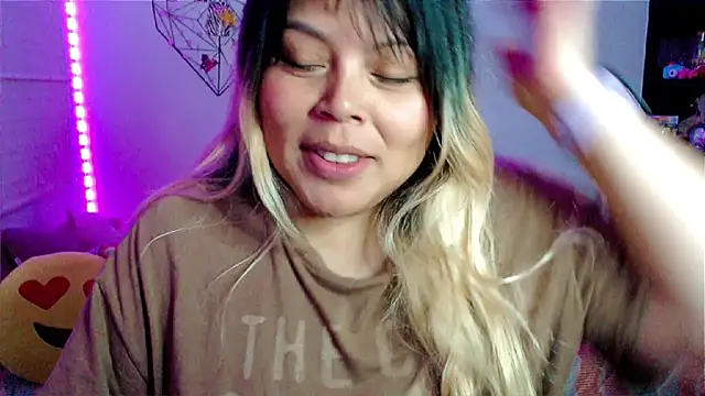 elliemoonx - EllieMoonX's free webcam - UK Sex Cams