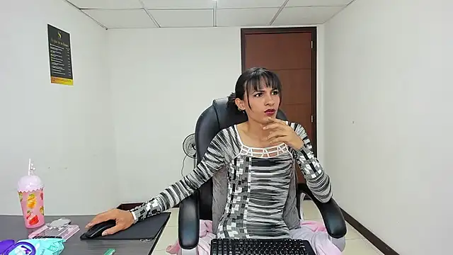 Aisha_hotts777 webcam