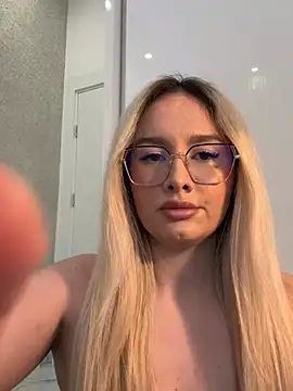 Webcam Model (mollyxxx)  is live.Free join now!