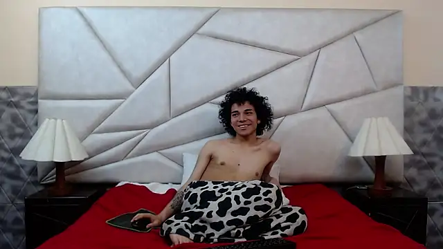 Nyx_and_Arian webcam