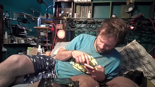 charactrzero (Ask my age) - get naked stay naked