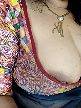 Aarna111 Stripchat cam model