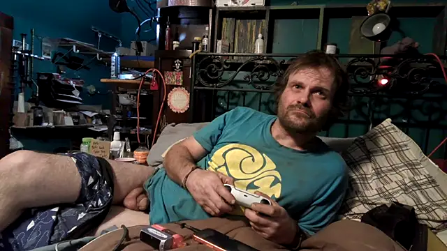 charactrzero (Ask my age) - get naked stay naked