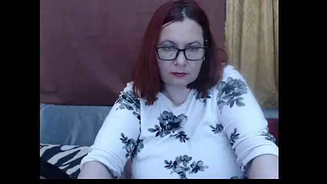 PlayfullMature webcam