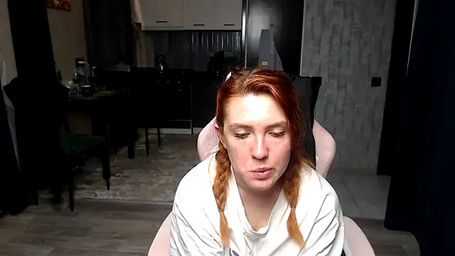 reginasmilee - Reginasmilee's free webcam - UK Sex Cams