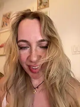 rileylovesyou - Rileylovesyou's free webcam - UK Sex Cams