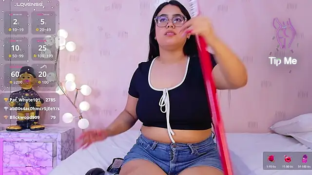 curvybuffgirllll webcam