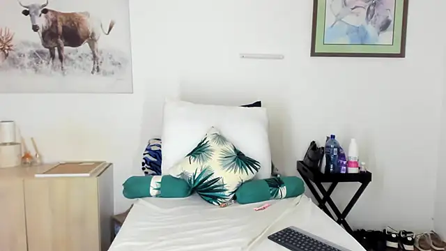 ConnieSmall24 - Live Cam